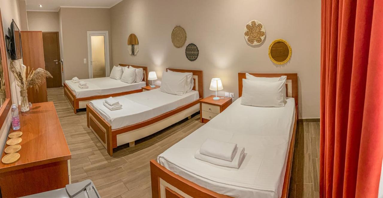 Aljur Hotel Himare Bagian luar foto