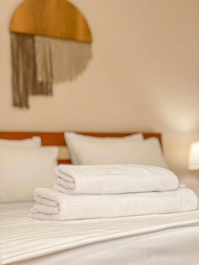 Aljur Hotel Himare Bagian luar foto