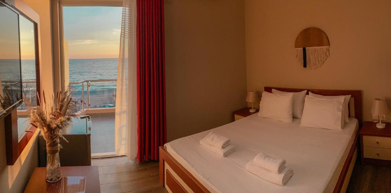 Aljur Hotel Himare Bagian luar foto
