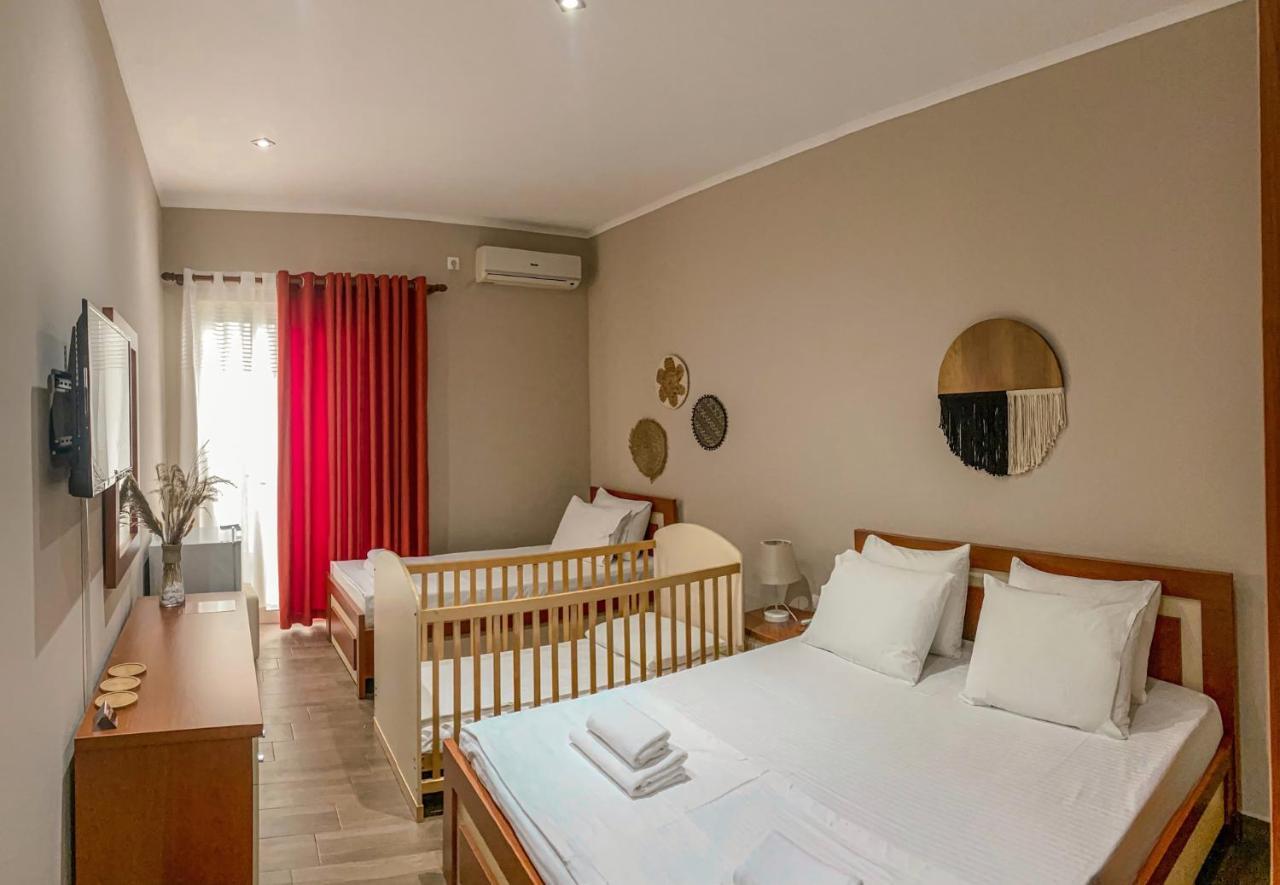 Aljur Hotel Himare Bagian luar foto