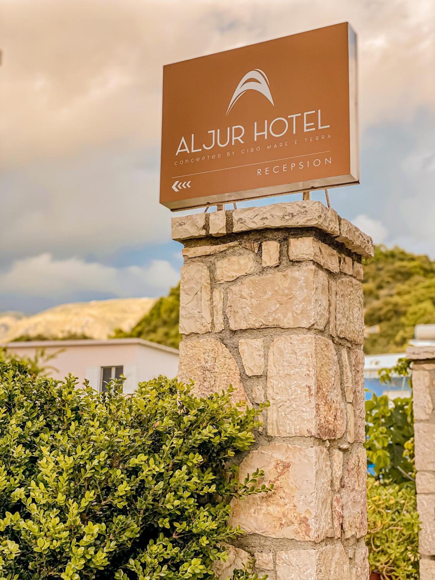 Aljur Hotel Himare Bagian luar foto