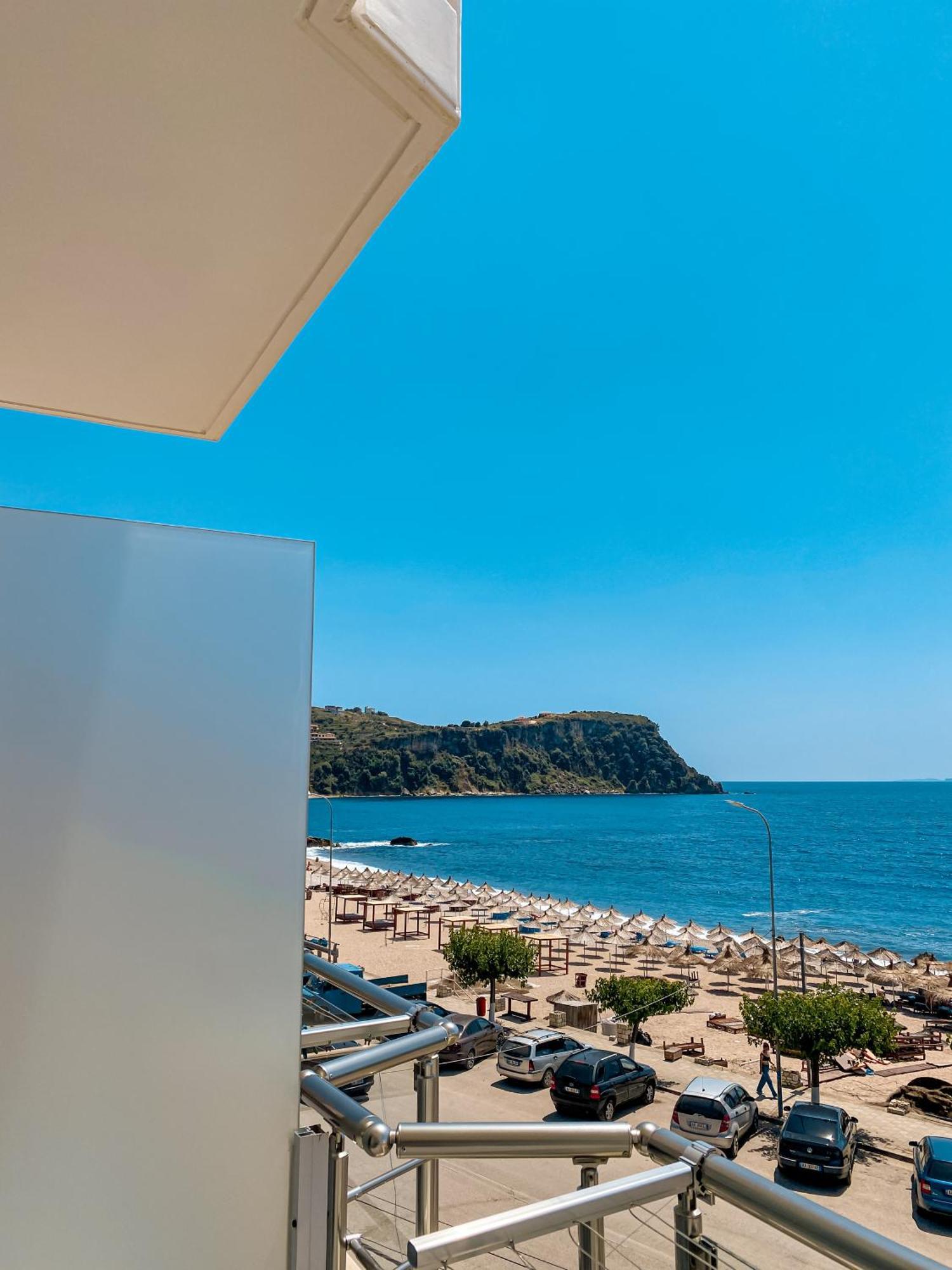 Aljur Hotel Himare Bagian luar foto